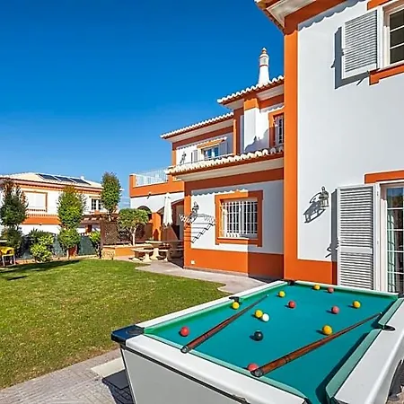 ホテル 4 Bedroooms/private Pool, Bbq, Ac, Wifi アルブフェイラ