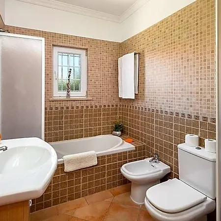 4 Bedroooms/private Pool, Bbq, Ac, Wifi